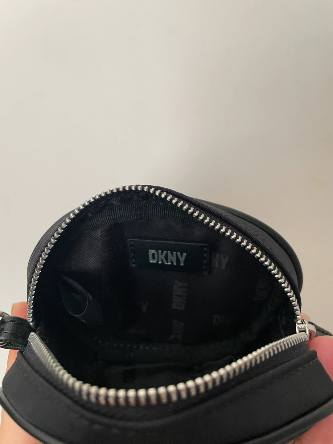 DKNY small zip pouch - photo 3