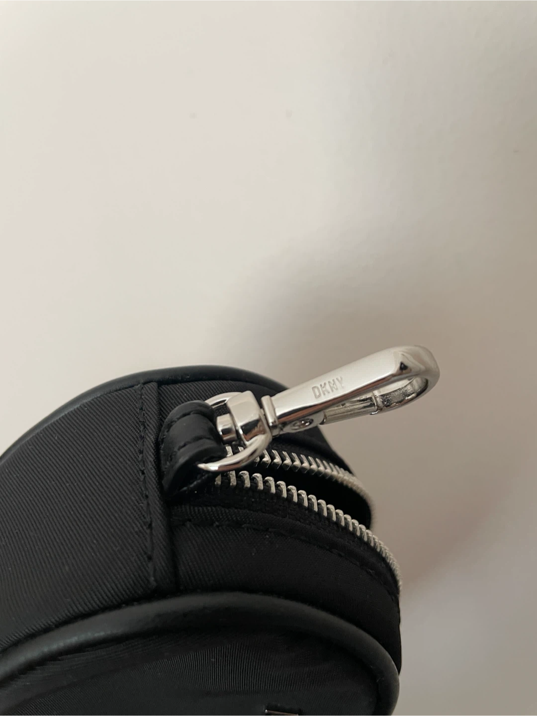 DKNY small zip pouch - photo 4