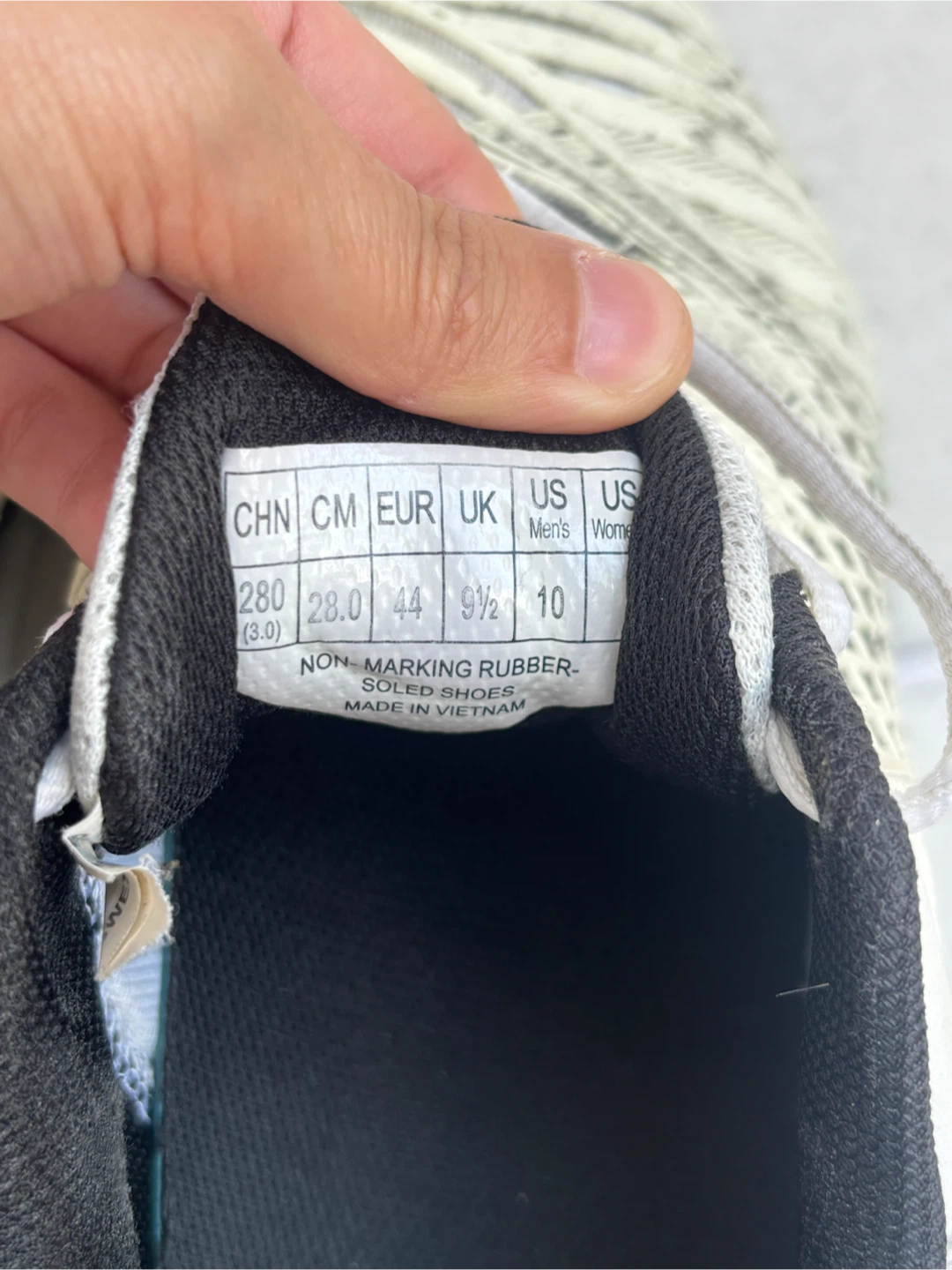 Yonex badminton shoes size 10 - photo 5