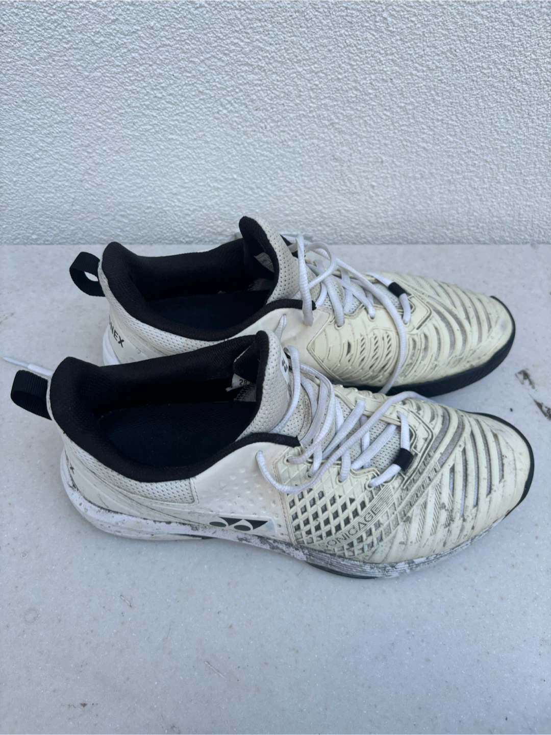 Yonex badminton shoes size 10 - photo 2