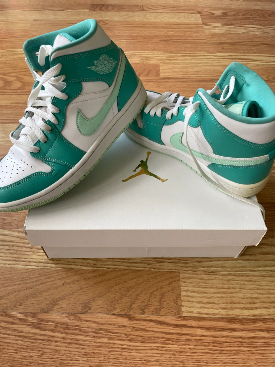 Air Jordan 1 Mid SE "Light Aqua" Shoes women size 8