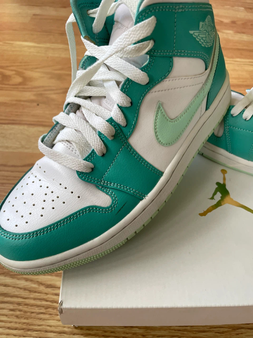 Air Jordan 1 Mid SE "Light Aqua" Shoes women size 8 - photo 2