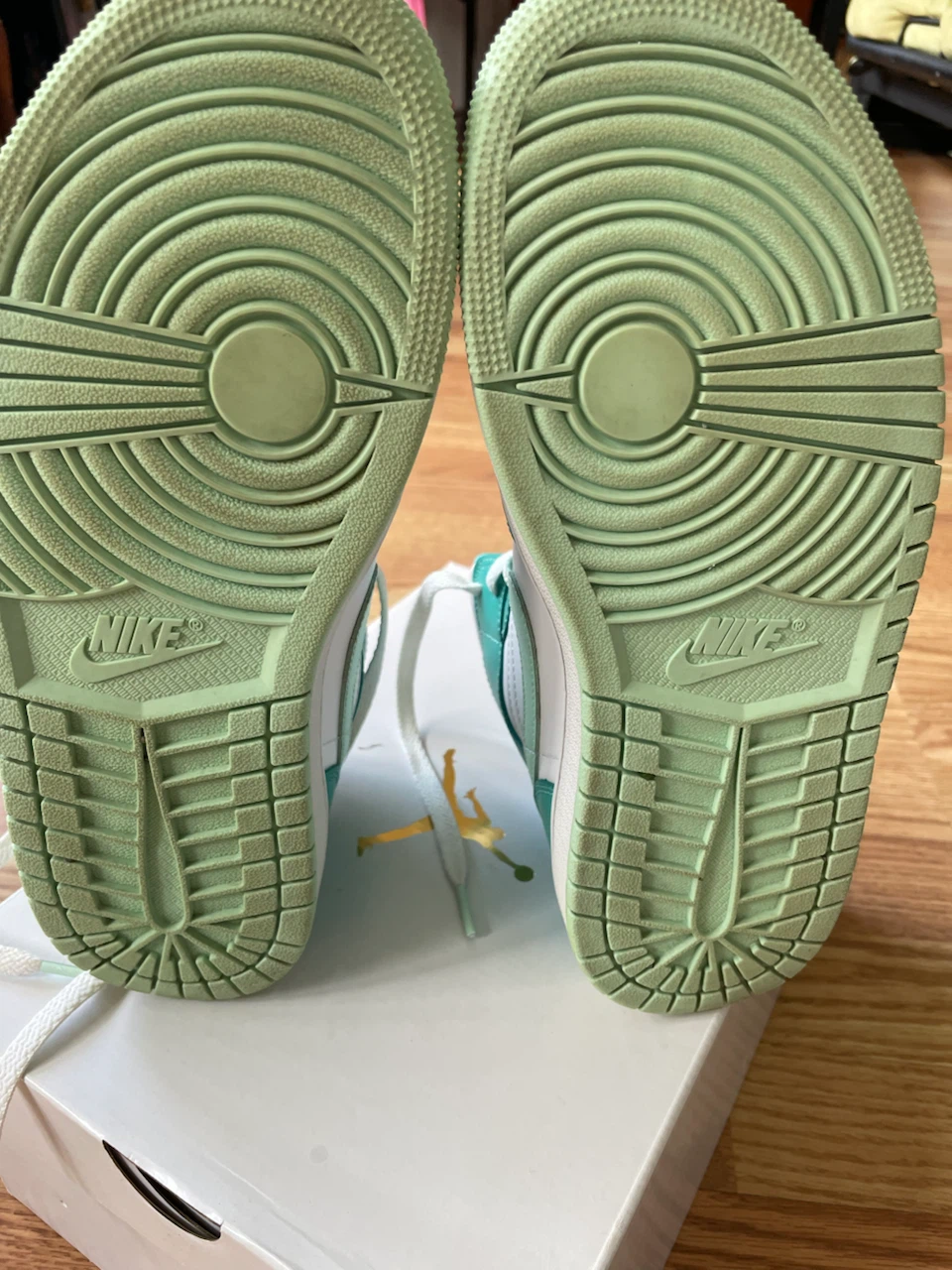 Air Jordan 1 Mid SE "Light Aqua" Shoes women size 8 - photo 4