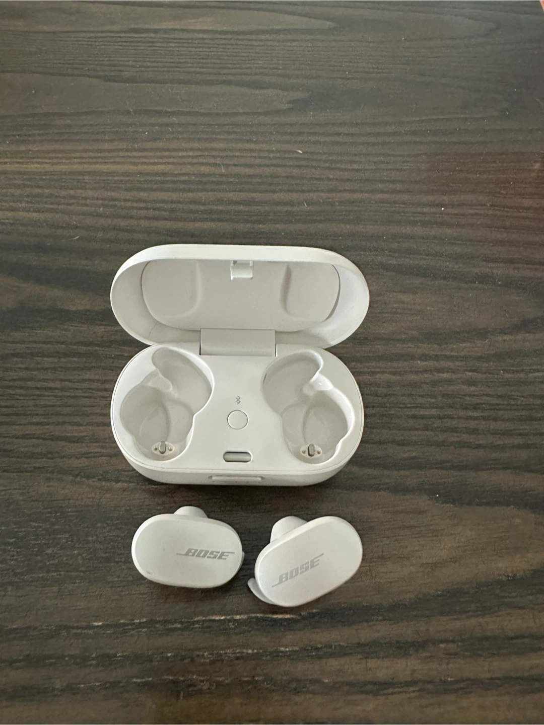 Bose QuietComfort (QC) wireless earbuds - excellent condition - photo 2