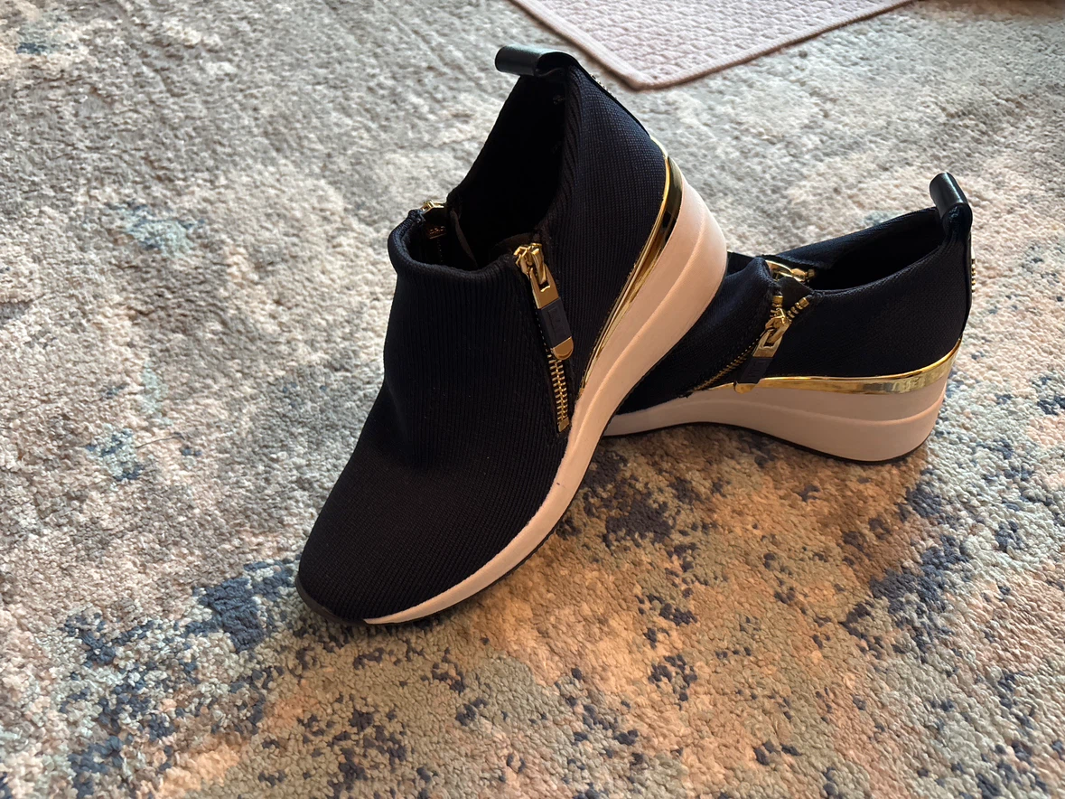 DKNY shoes size 5 never worn
