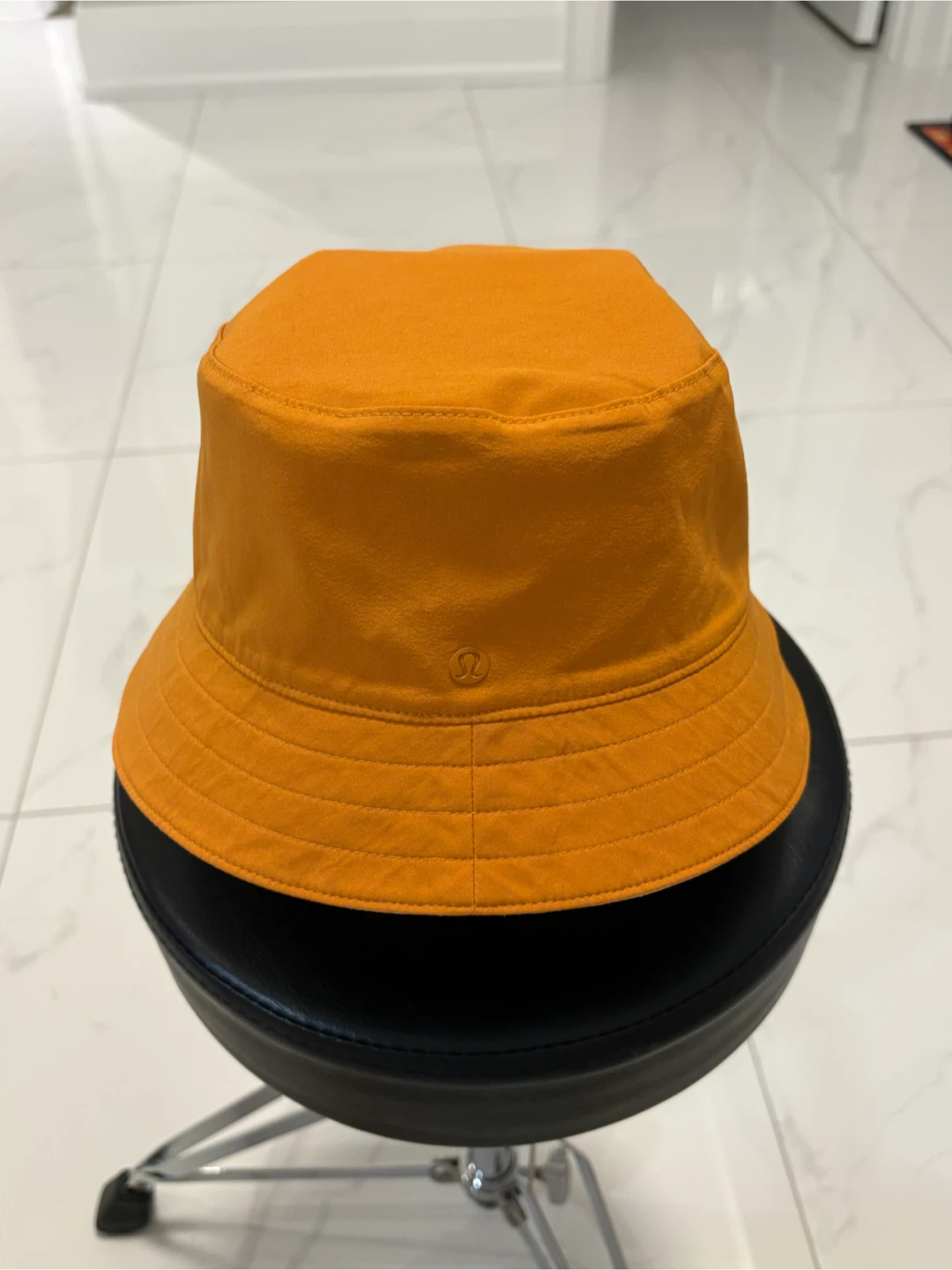 Lululemon Reversible Bucket Hat - Ochre/White