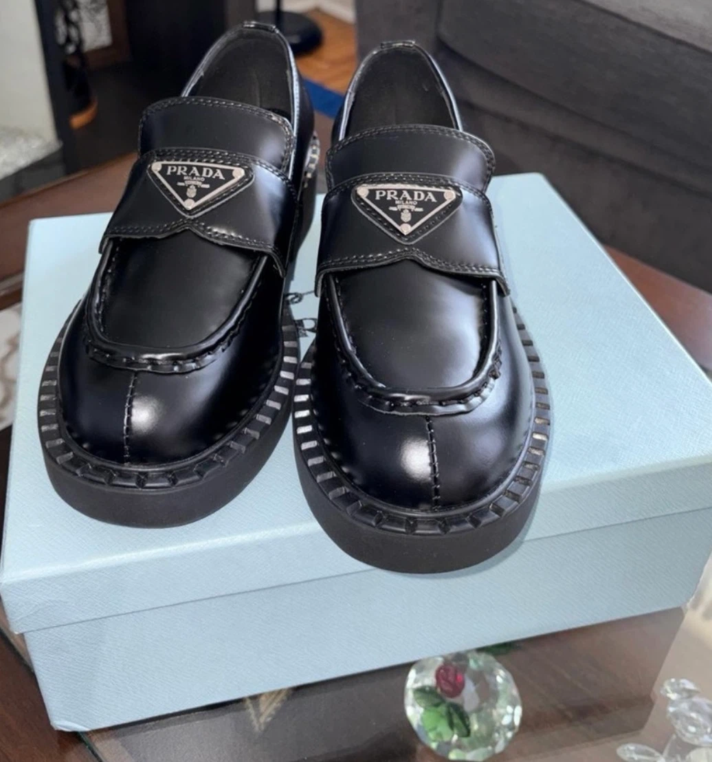 New women’s Loafers with Silver Logo