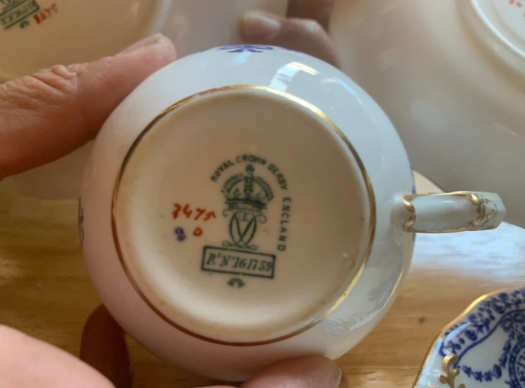 Royal Crown Derby Tea Cup and Saucer Set - photo 2