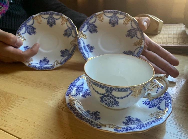 Royal Crown Derby Tea Cup and Saucer Set - photo 3