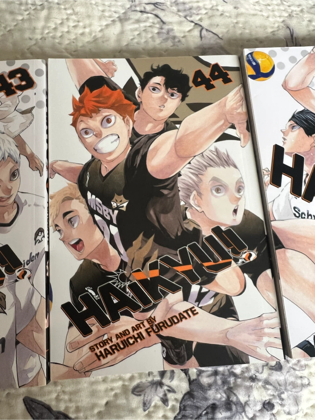 Haikyuu!! Manga Volumes 43, 44, 45 - photo 3