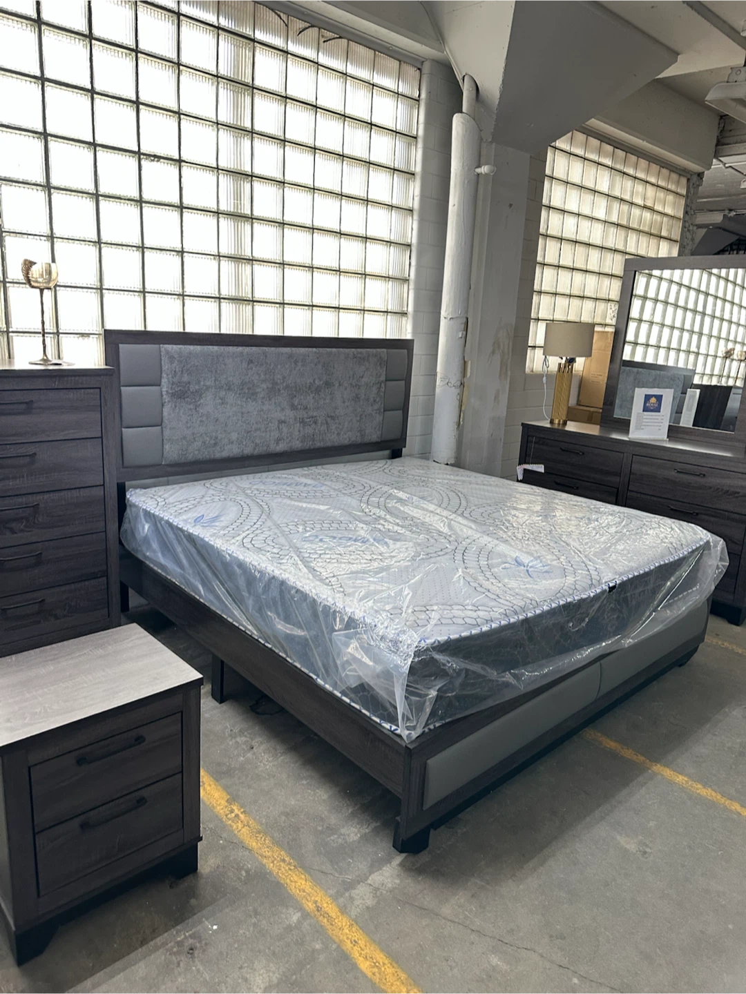 4 piece bed room queen set bf Mr dr ns
