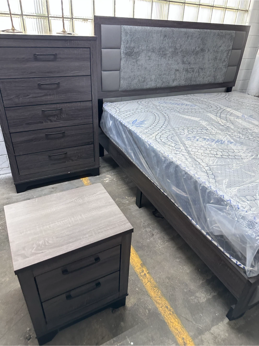 4 piece bed room queen set bf Mr dr ns - photo 2