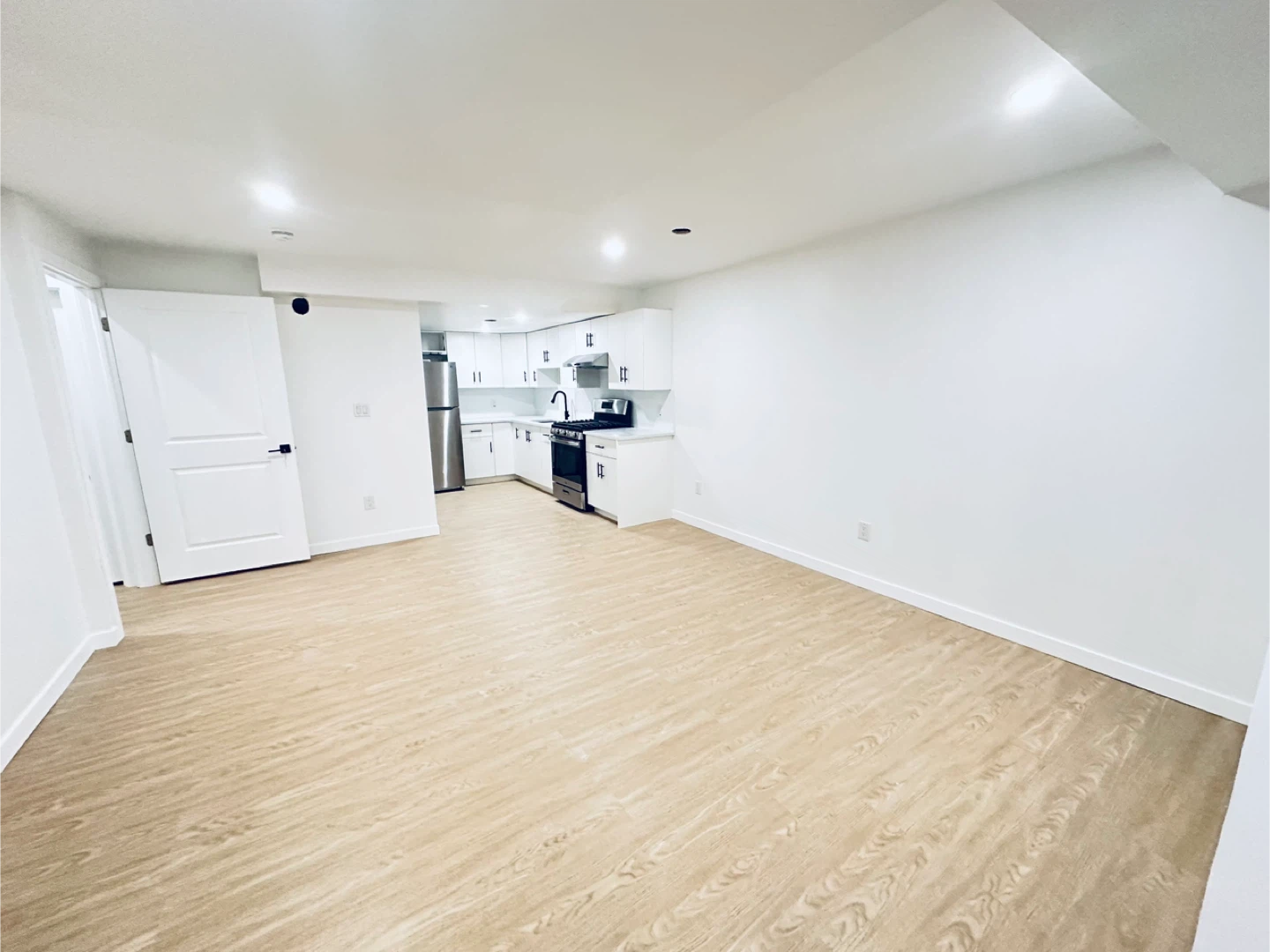 For Rent – Basement Suite (Crystallina Nera East) - photo 5