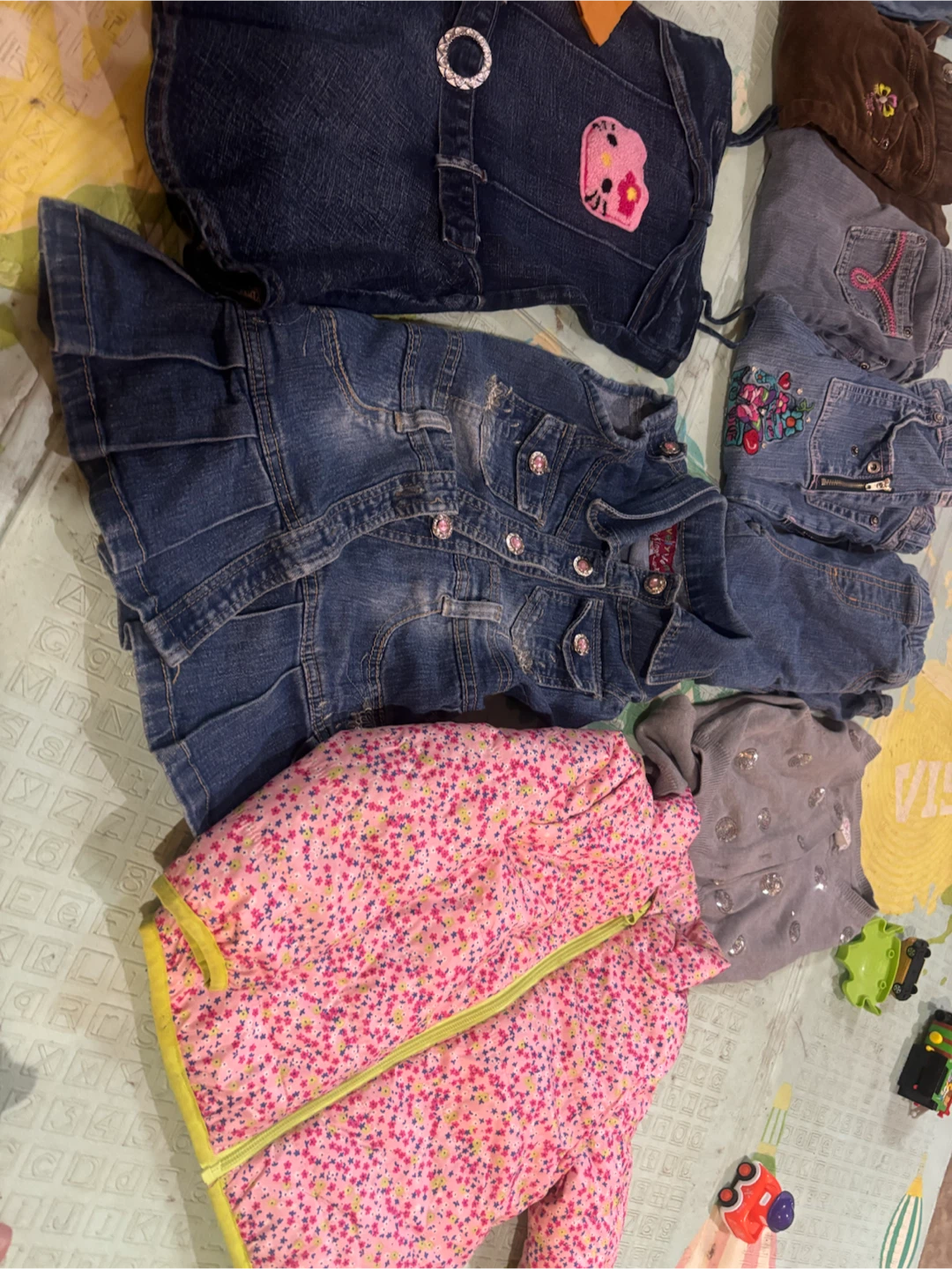 Giles clothes size 3 to 4 excellent condition - photo 2