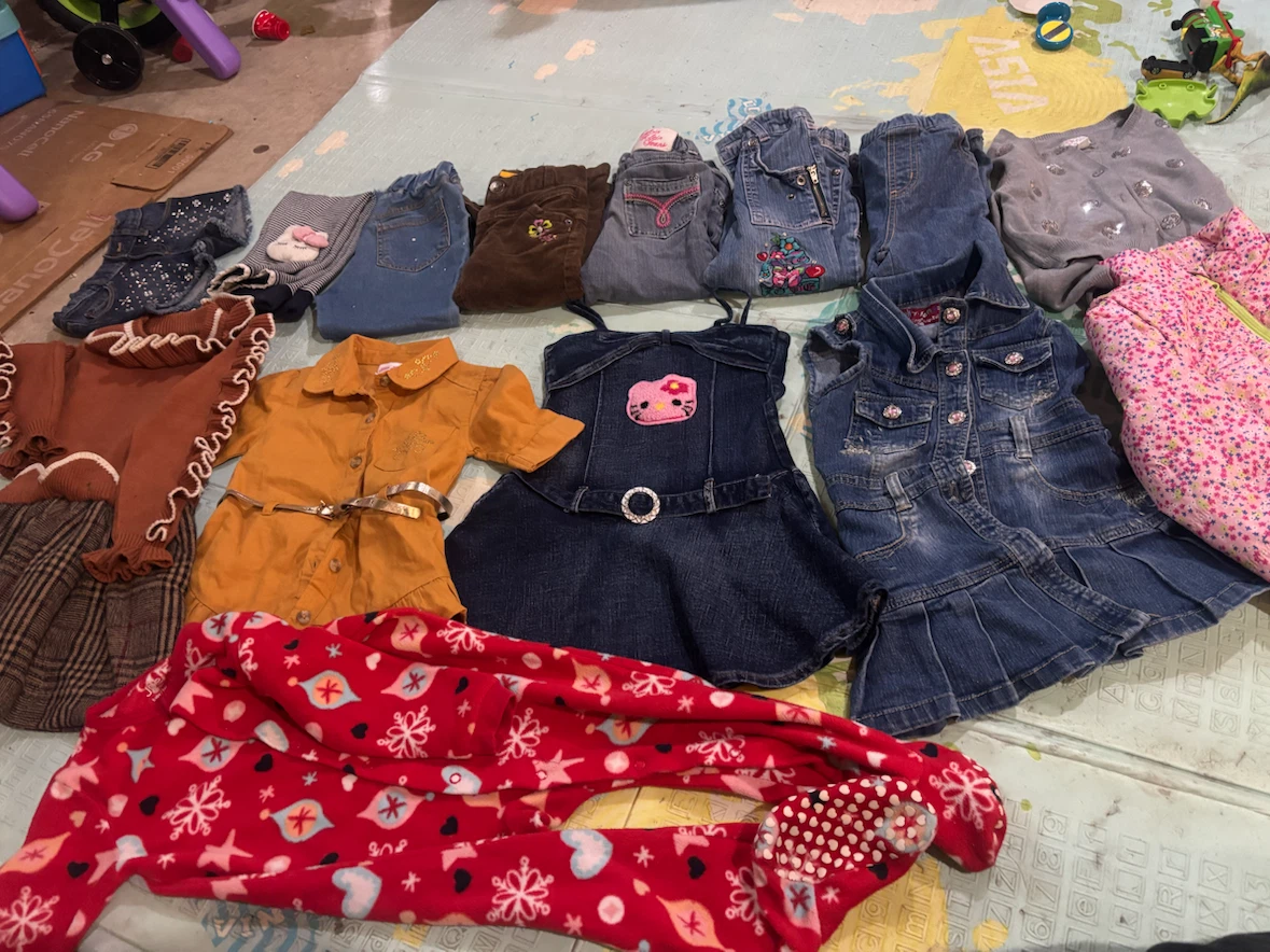 Giles clothes size 3 to 4 excellent condition - photo 3