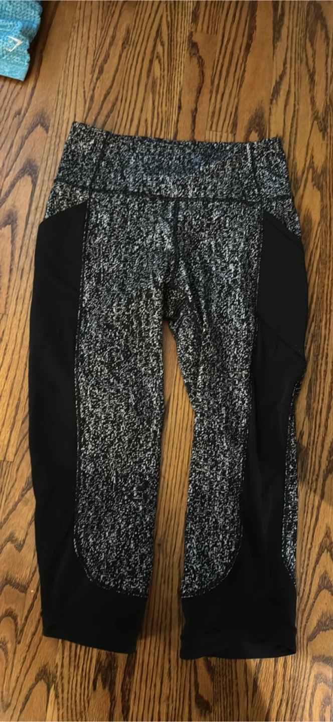 Lululemon Black & White Speckled Capri Leggings