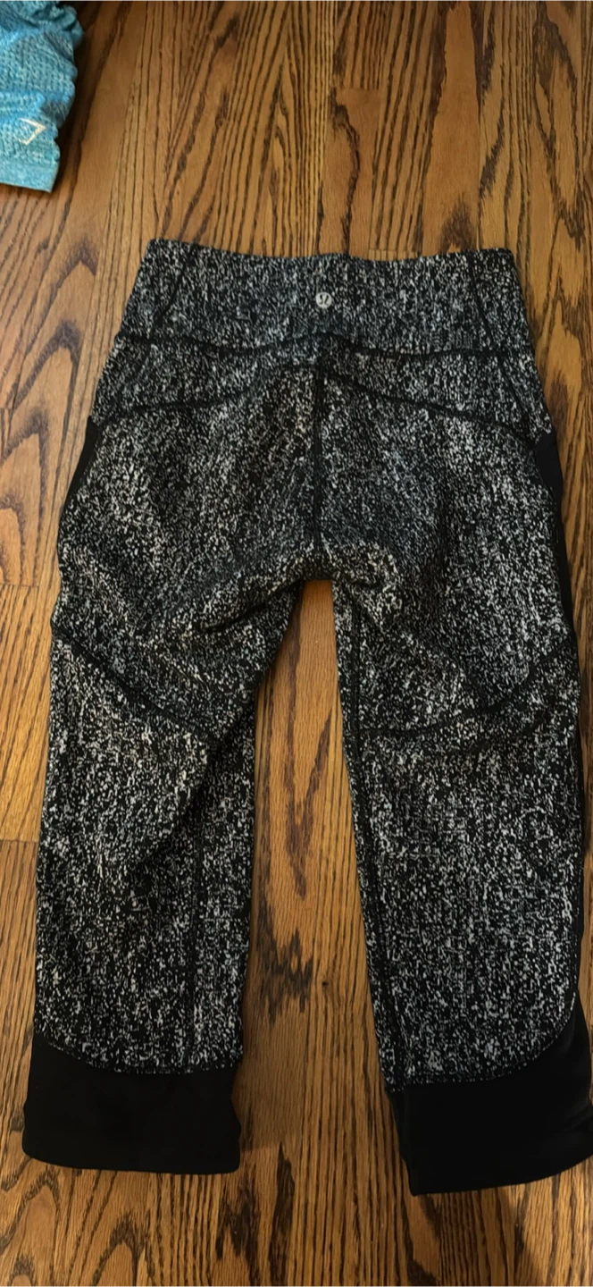 Lululemon Black & White Speckled Capri Leggings - photo 2