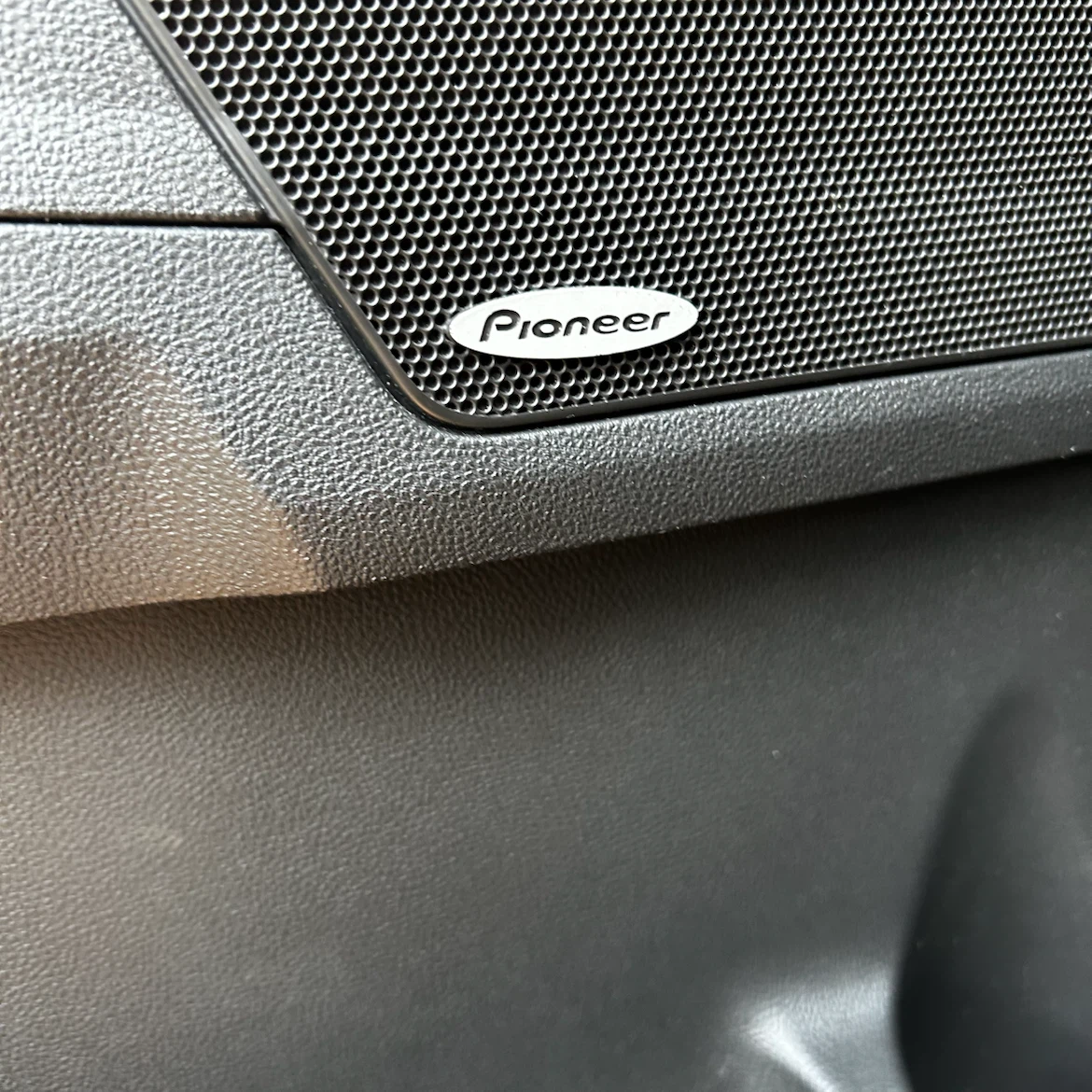 Black Chevrolet Equinox - photo 4