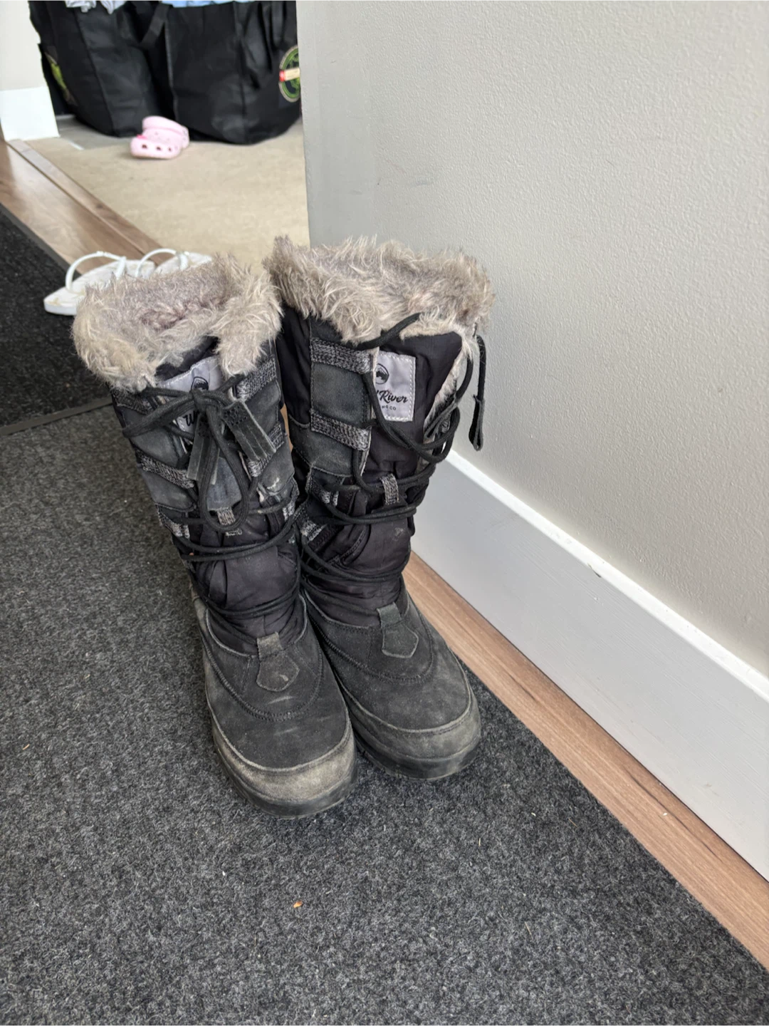 Wind River Insulated Winter Boots - Size 6