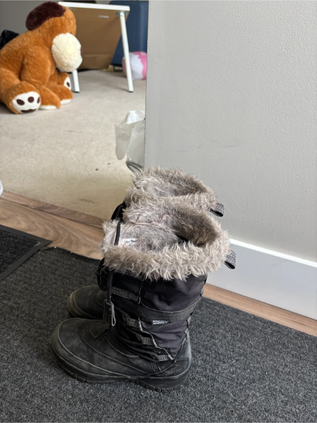 Wind River Insulated Winter Boots - Size 6 - photo 2