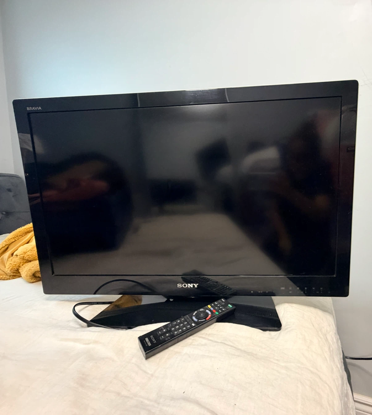 Sony Bravia Flat Screen TV with Remote - photo 2