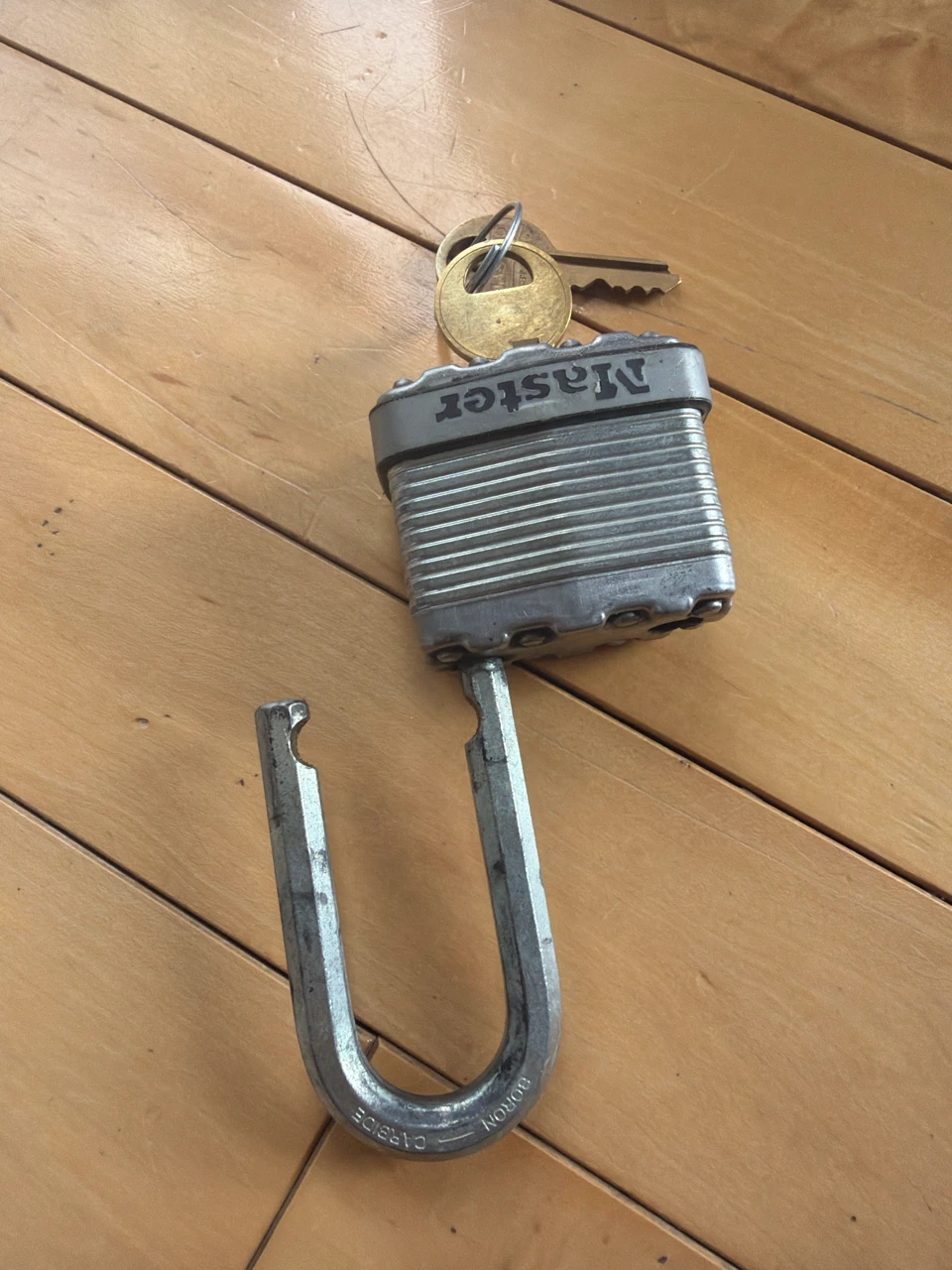 Master Lock Padlock with 2 Keys - photo 2
