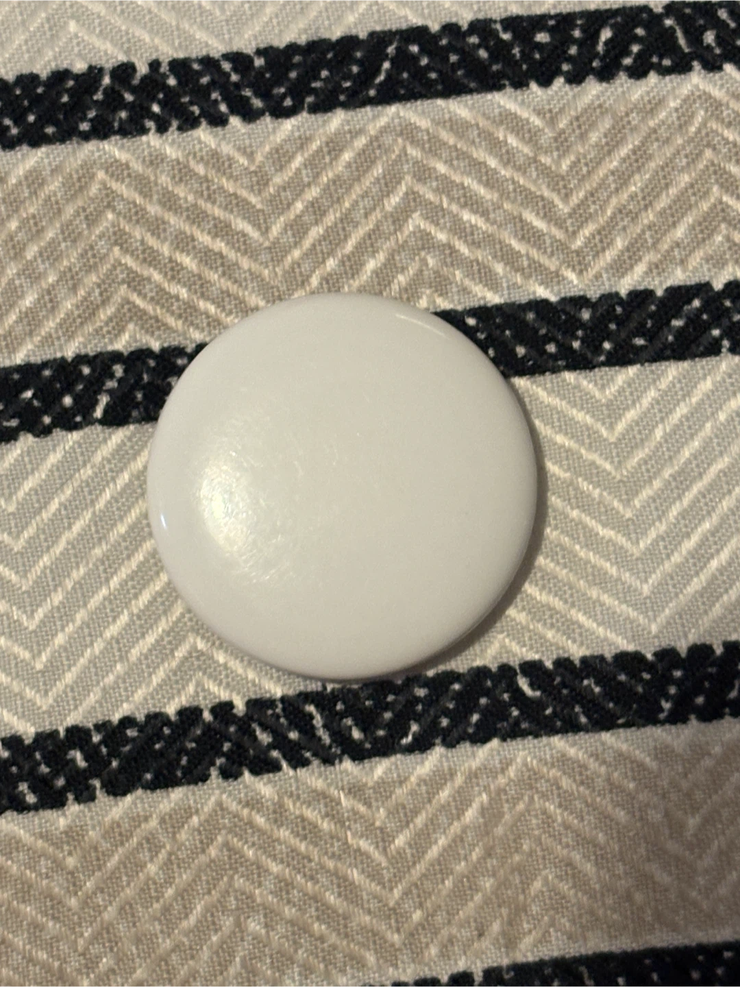Apple AirTag Item Tracker - photo 3