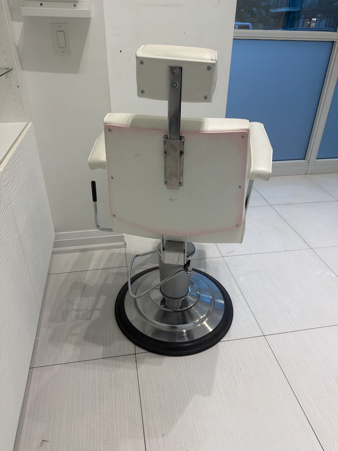 White Barber Chair - photo 3