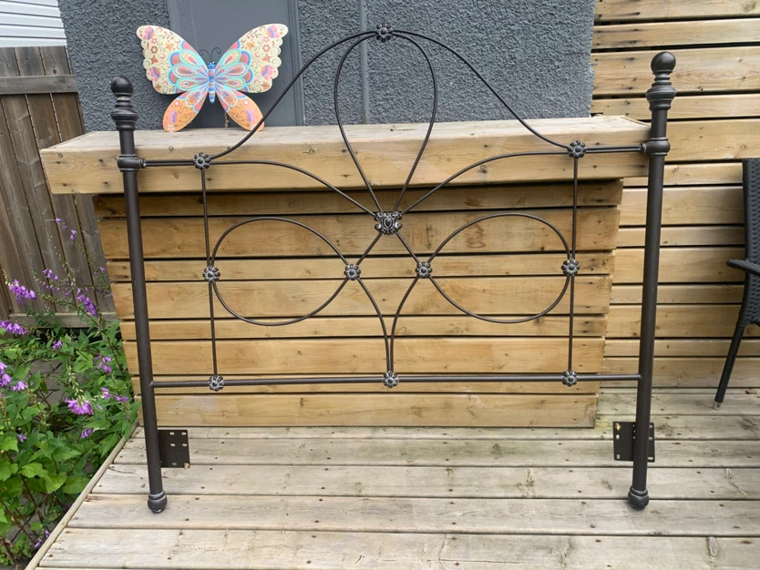 Decorative metal headboard +frame 100$
