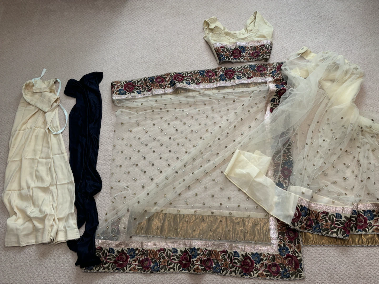 Cream and Navy Embroidered Saree Blouse with Dupatta - photo 4