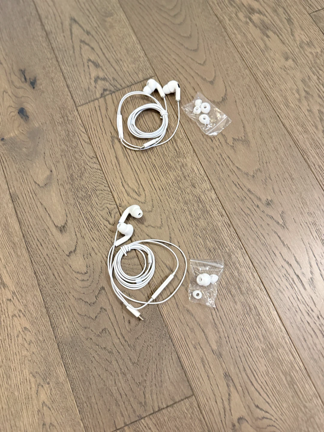 White Wired Earphones with Mic
