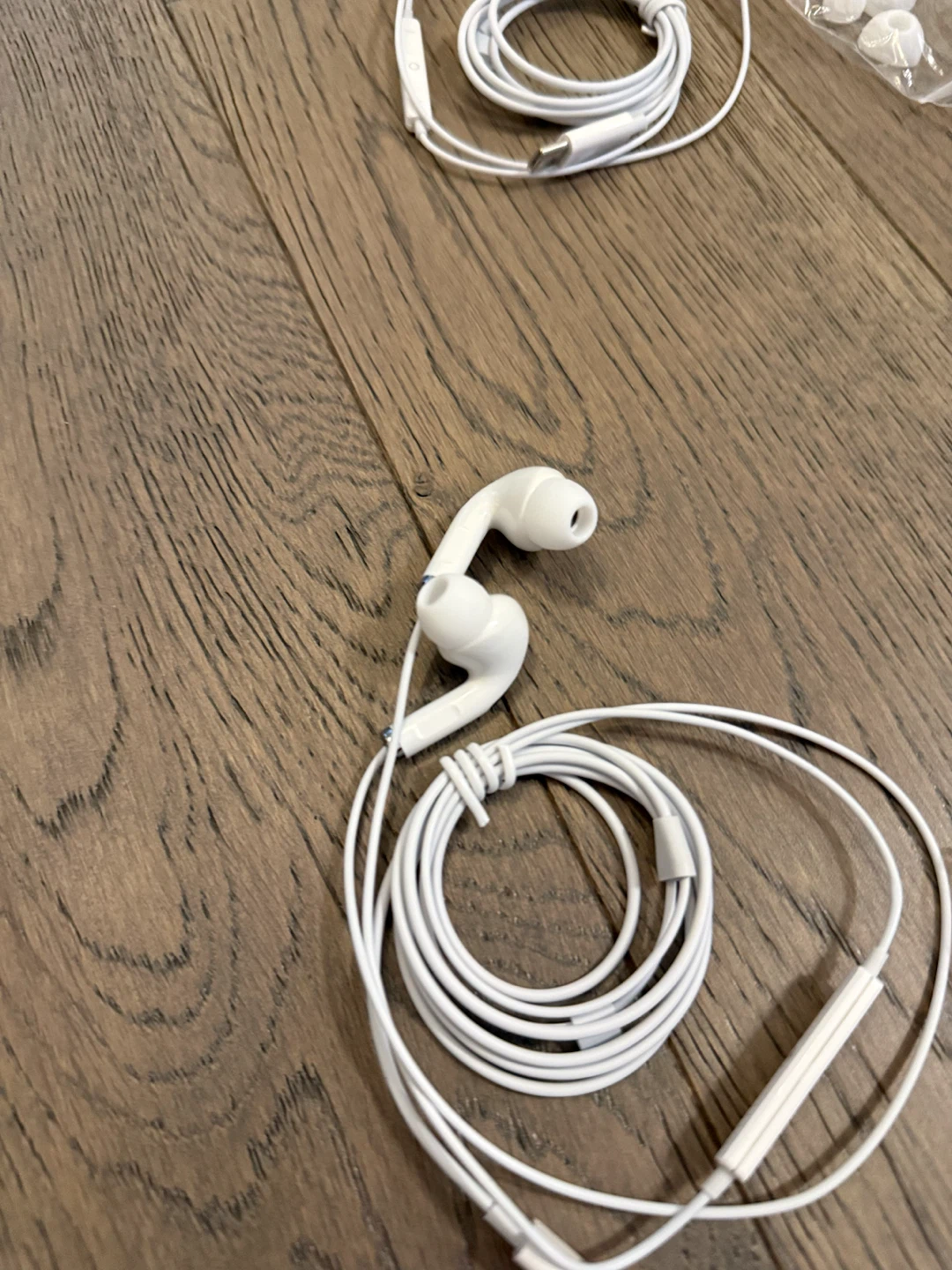 White Wired Earphones with Mic - photo 2