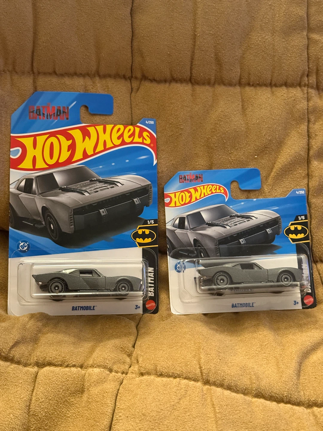 Hot Wheels Batman Batmobile Die-Cast lot of 2 - photo 2