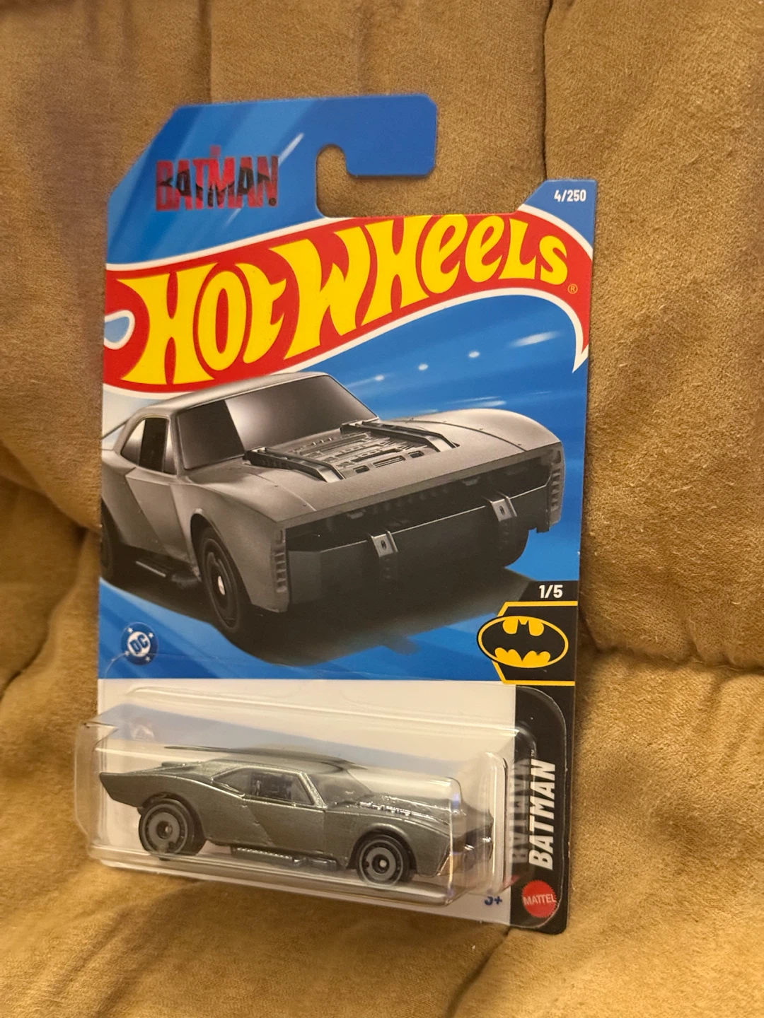 Hot Wheels Batman Batmobile Die-Cast lot of 2 - photo 3
