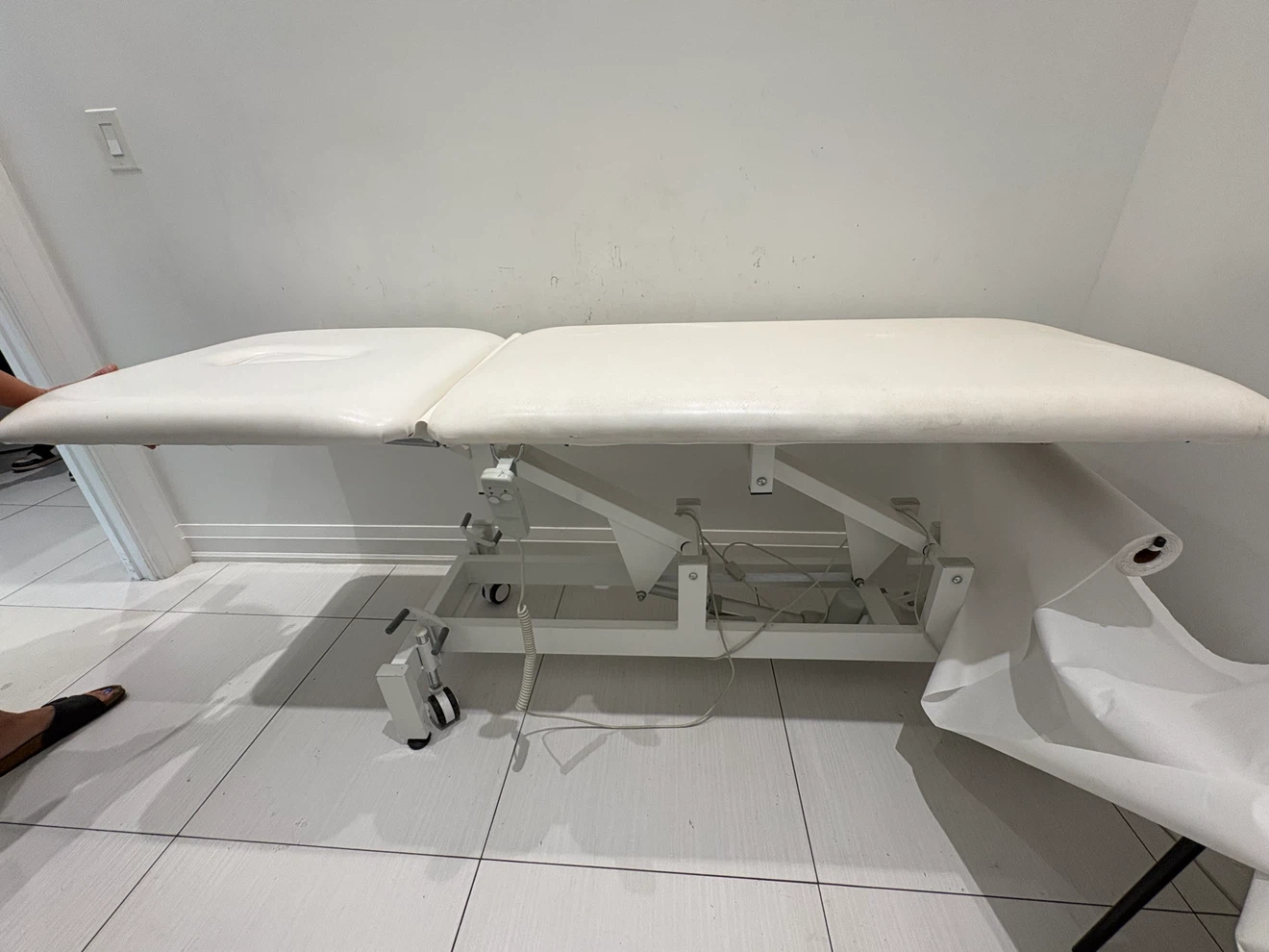 White Adjustable Treatment Bed - photo 2