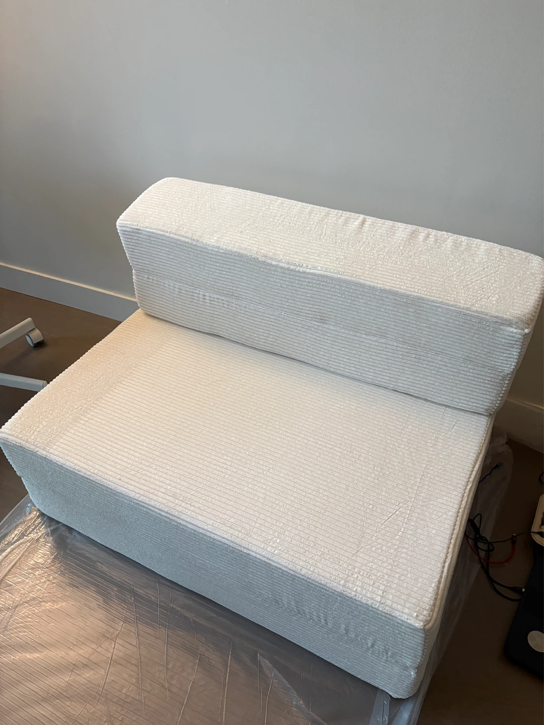 White Foldable Foam Sleeper Couch twin - photo 2