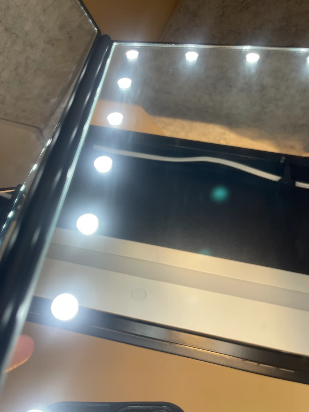 Tri-fold led light Makeup Mirror - photo 5