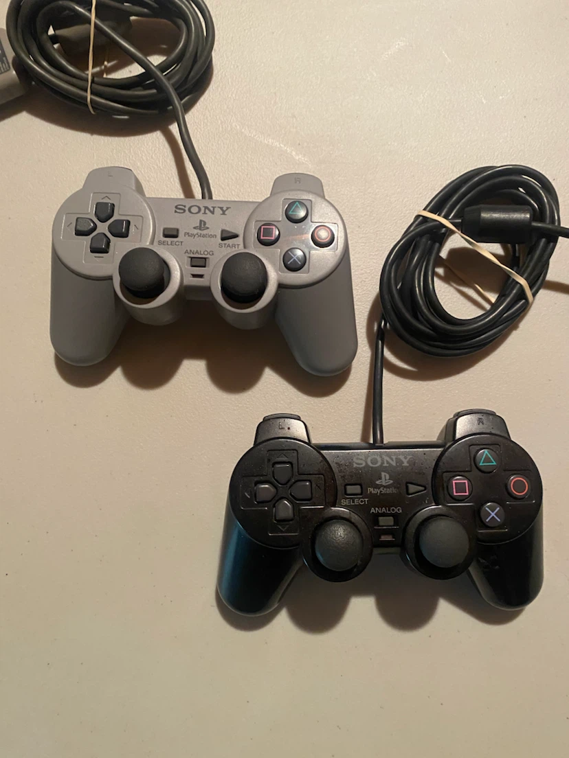 Sony PlayStation 2 Console Bundle with Games and Controllers - photo 4