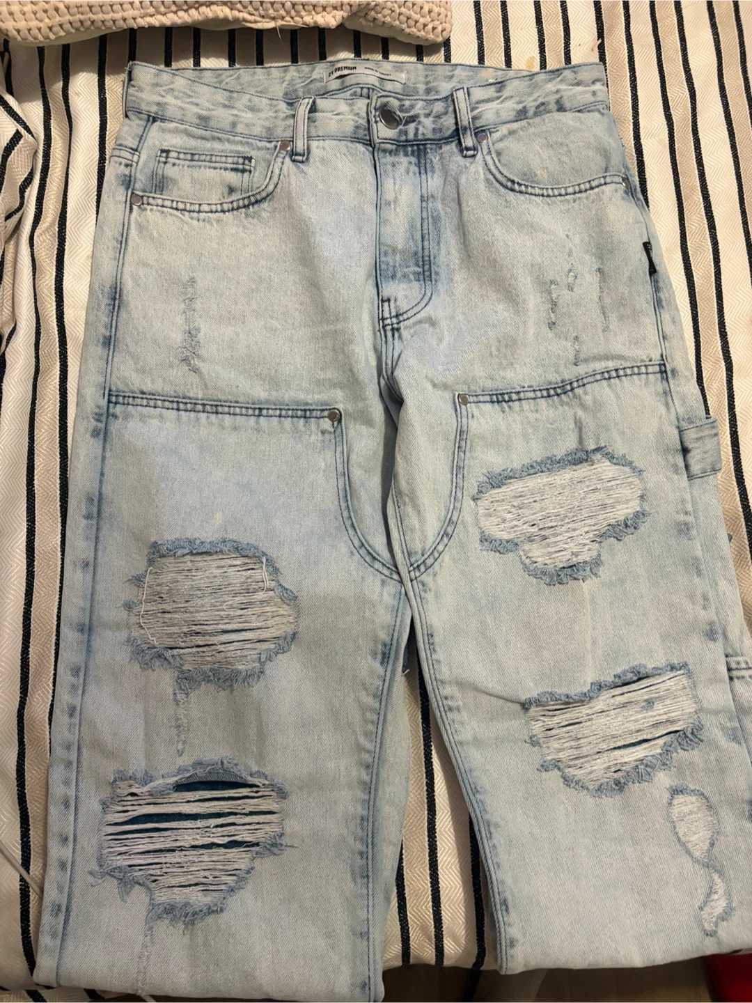 ZY Premium Light Wash Ripped Jeans - photo 3