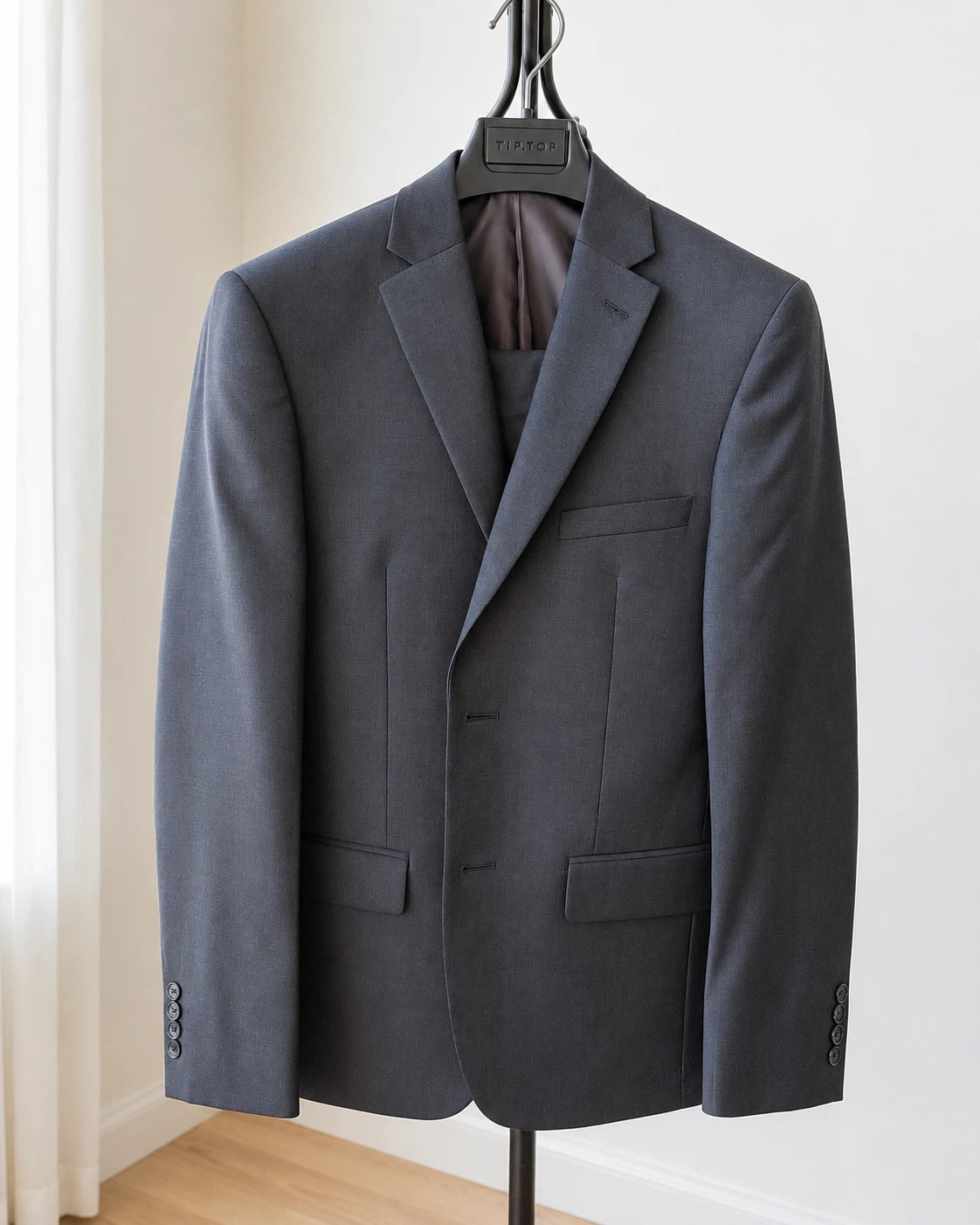 ✨ DKNY Men’s 2-Piece Wool Suit – Brand New, Never Worn