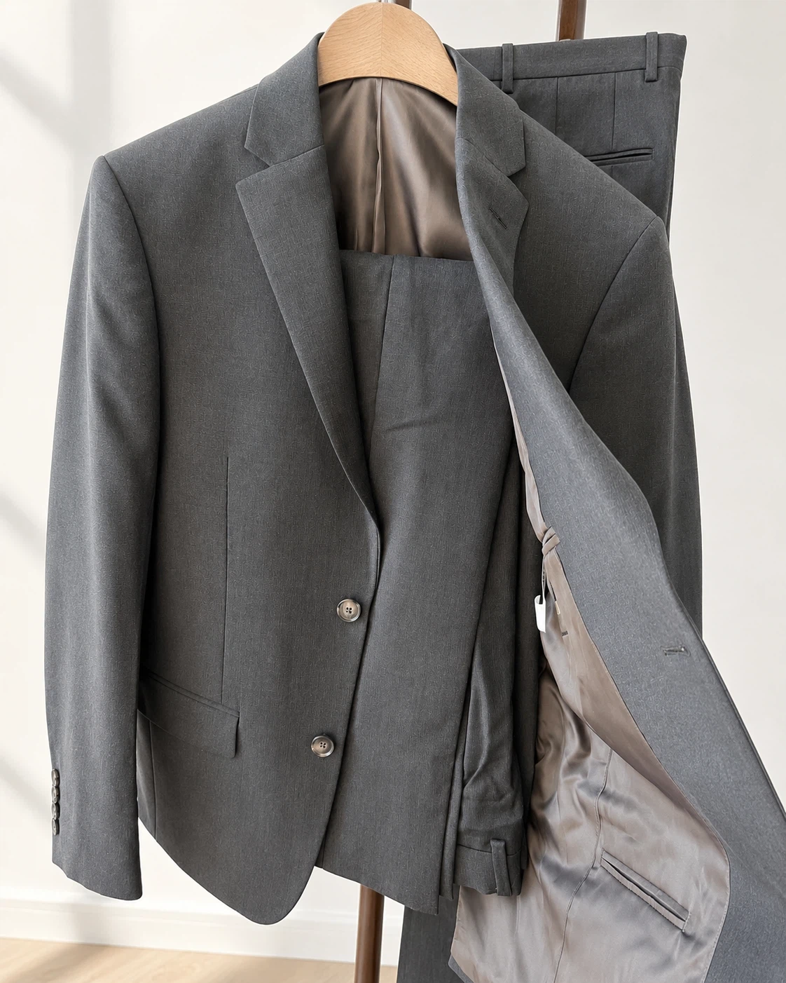 ✨ DKNY Men’s 2-Piece Wool Suit – Brand New, Never Worn - photo 3