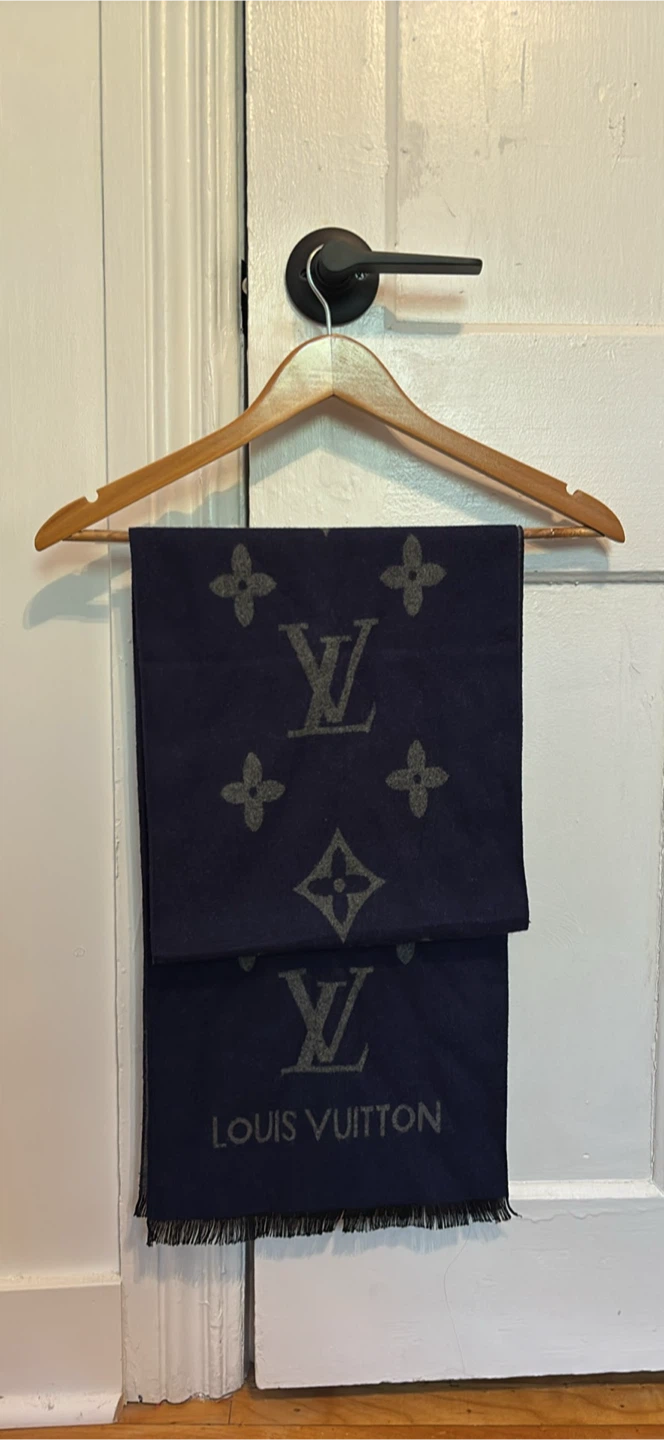 Louis Vuitton Monogram Scarf - photo 2