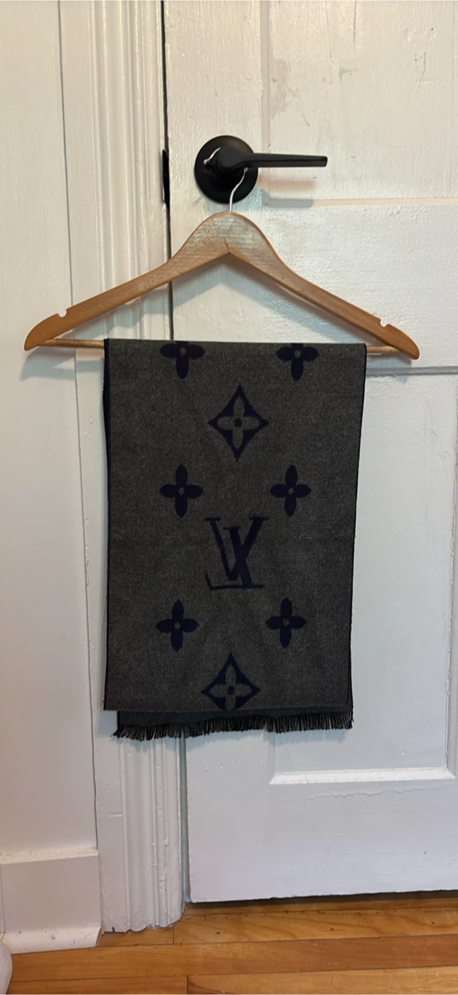 Louis Vuitton Monogram Scarf - photo 3