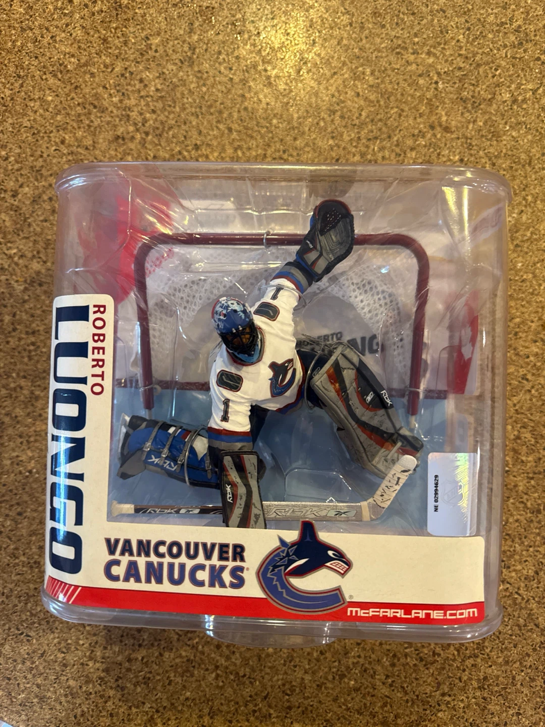 McFarlane Roberto Luongo Vancouver Canucks Figure - NIB⁠ - photo 2