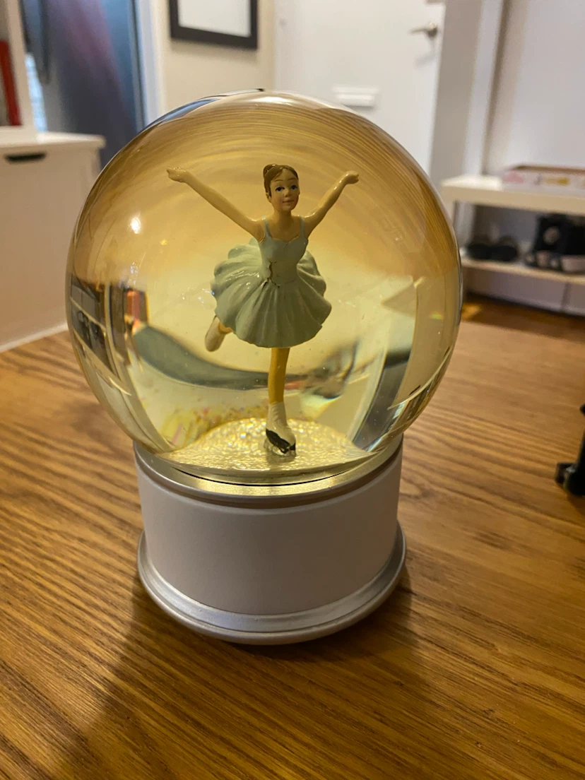 Ballerina snow globe