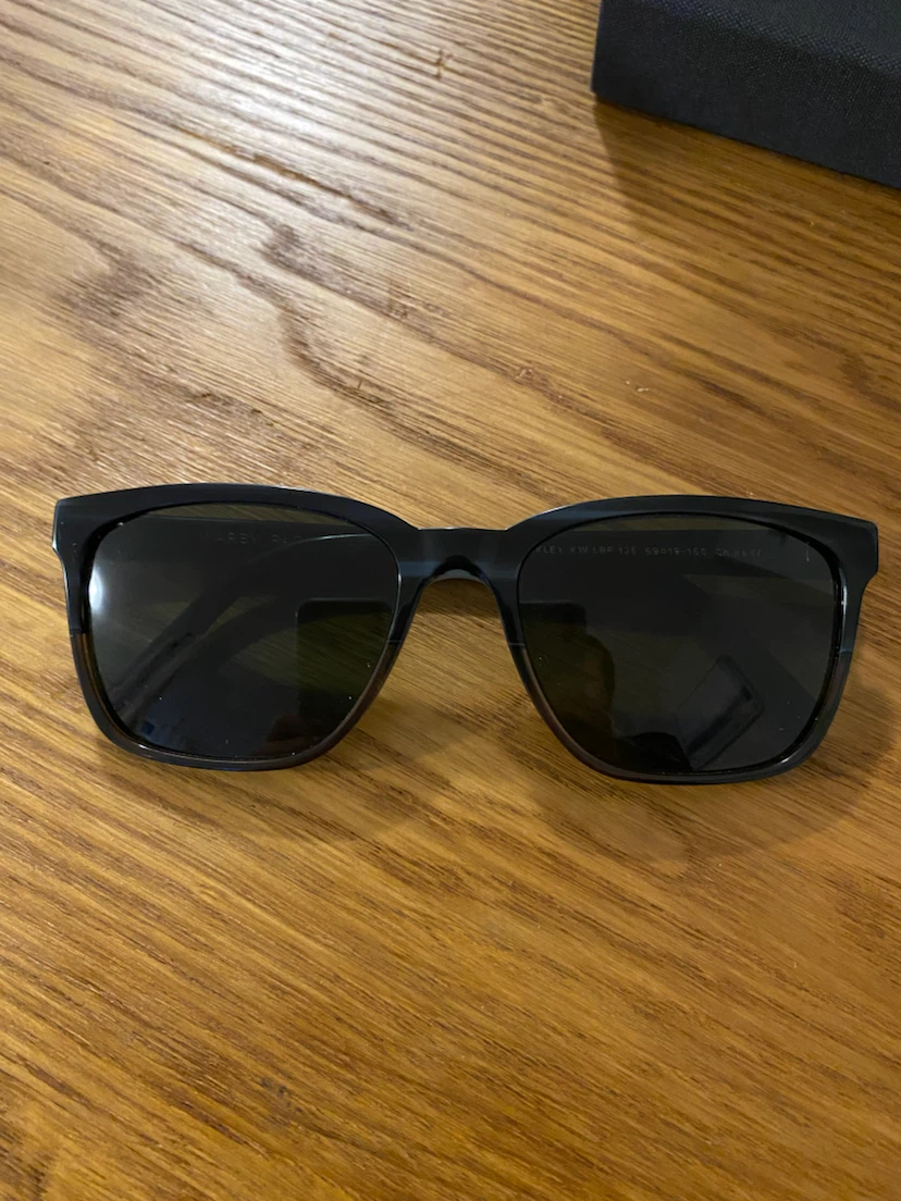 Eyeglass frame