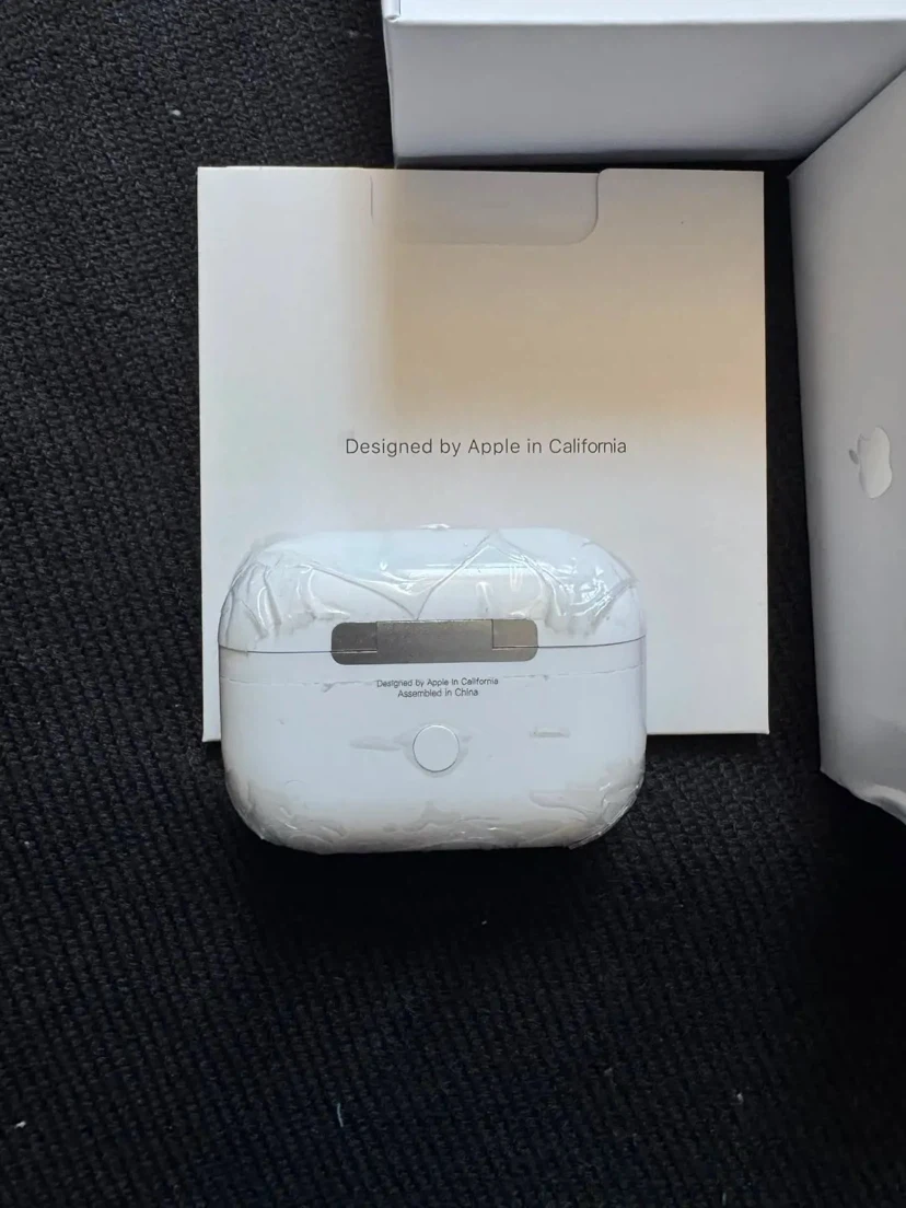 Apple AirPods Pro with MagSafe Charging Case (A2084)