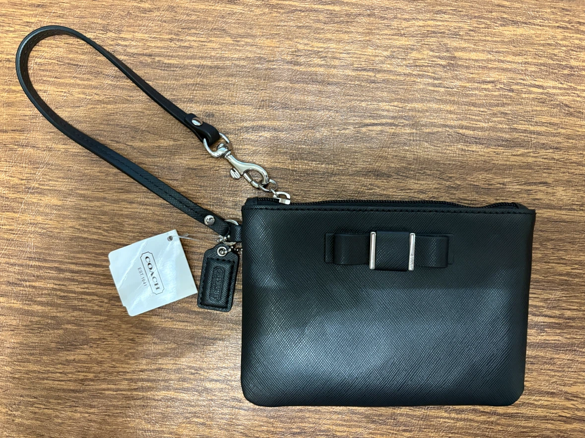 Coach Darcy Bow Saffiano Leather Small Wristlet Black F51672