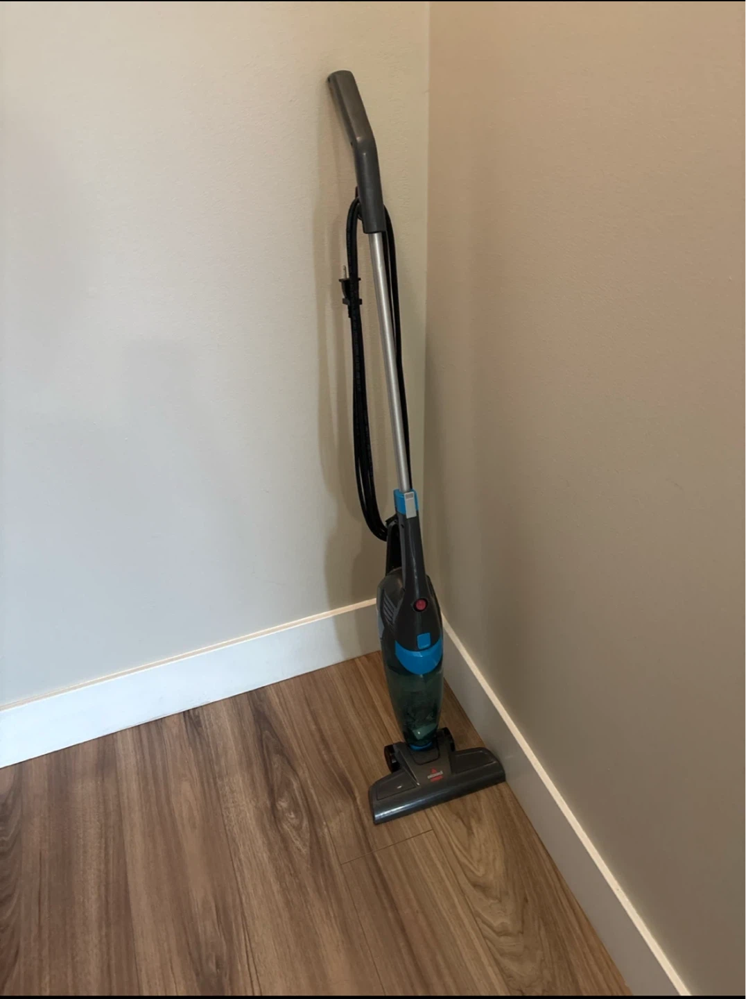 Swiffer mop and 3 in 1 bissell vaccum - photo 2
