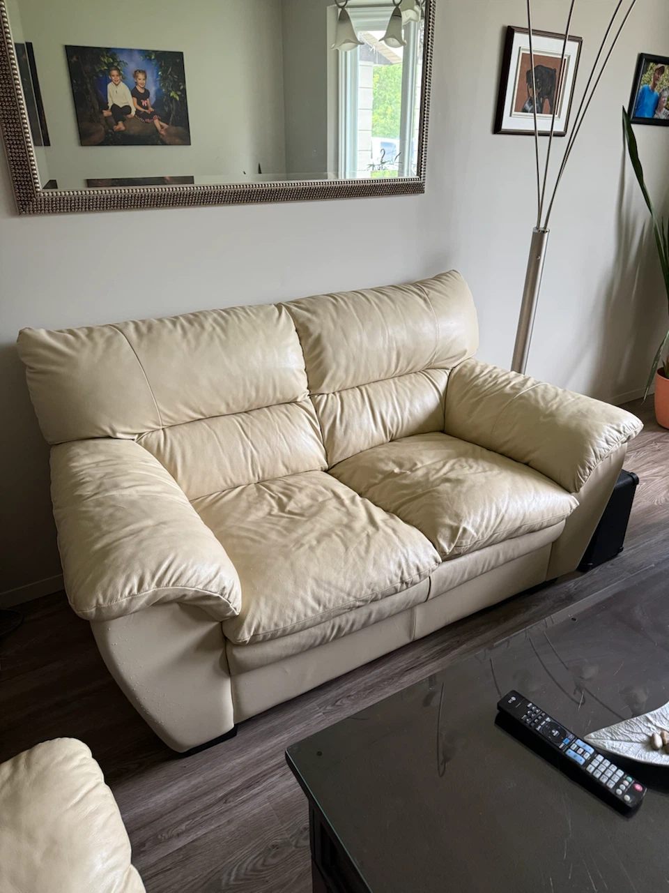Cream Leather Loveseat and Chair - photo 4